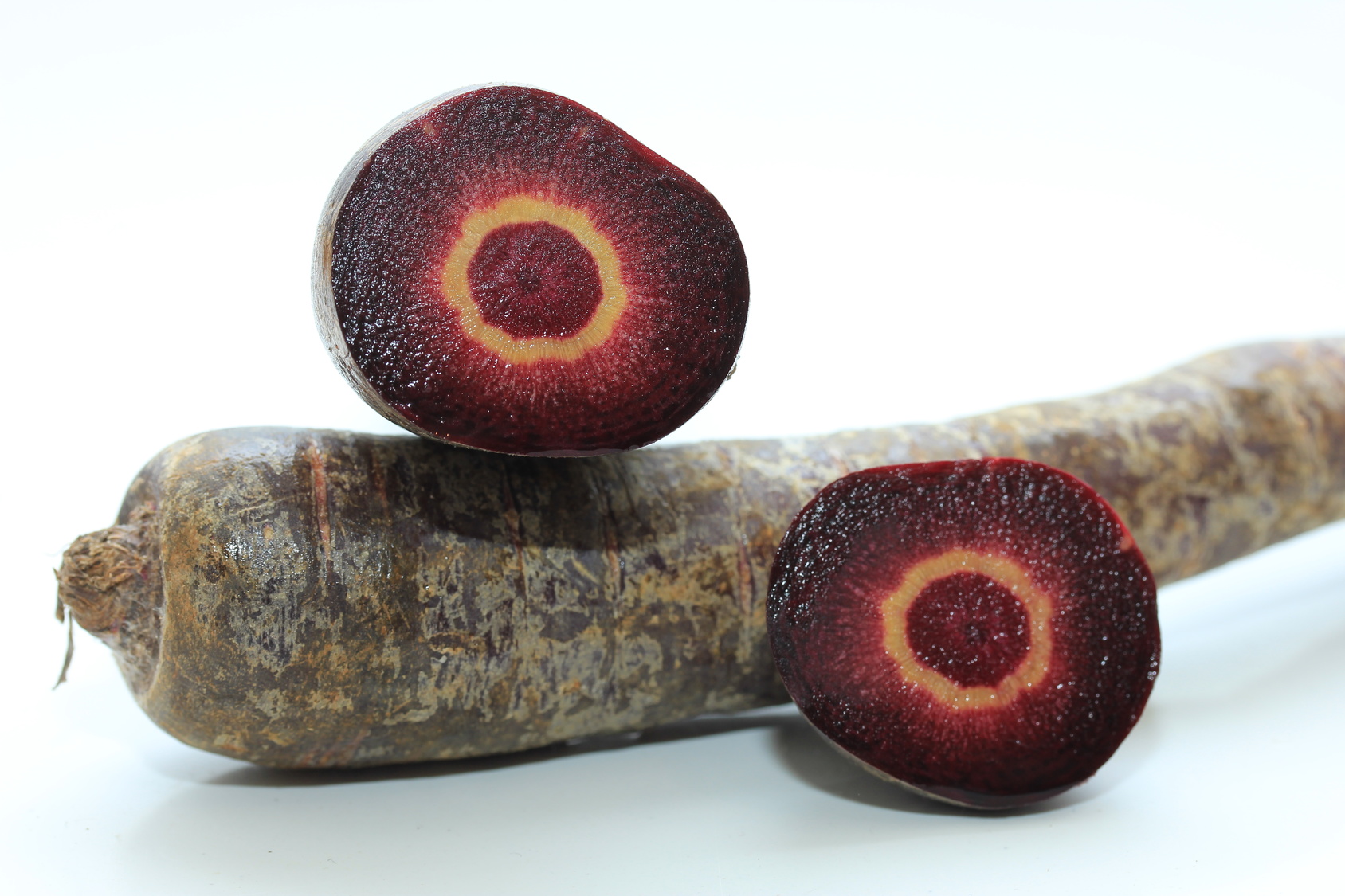 Carota nera tagliata